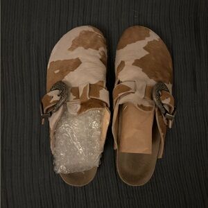Brother vellies greg shoes size 10 (fits like 9.5) brown cow print Birkenstock